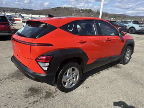 Used 2025 Hyundai Kona SE image 8