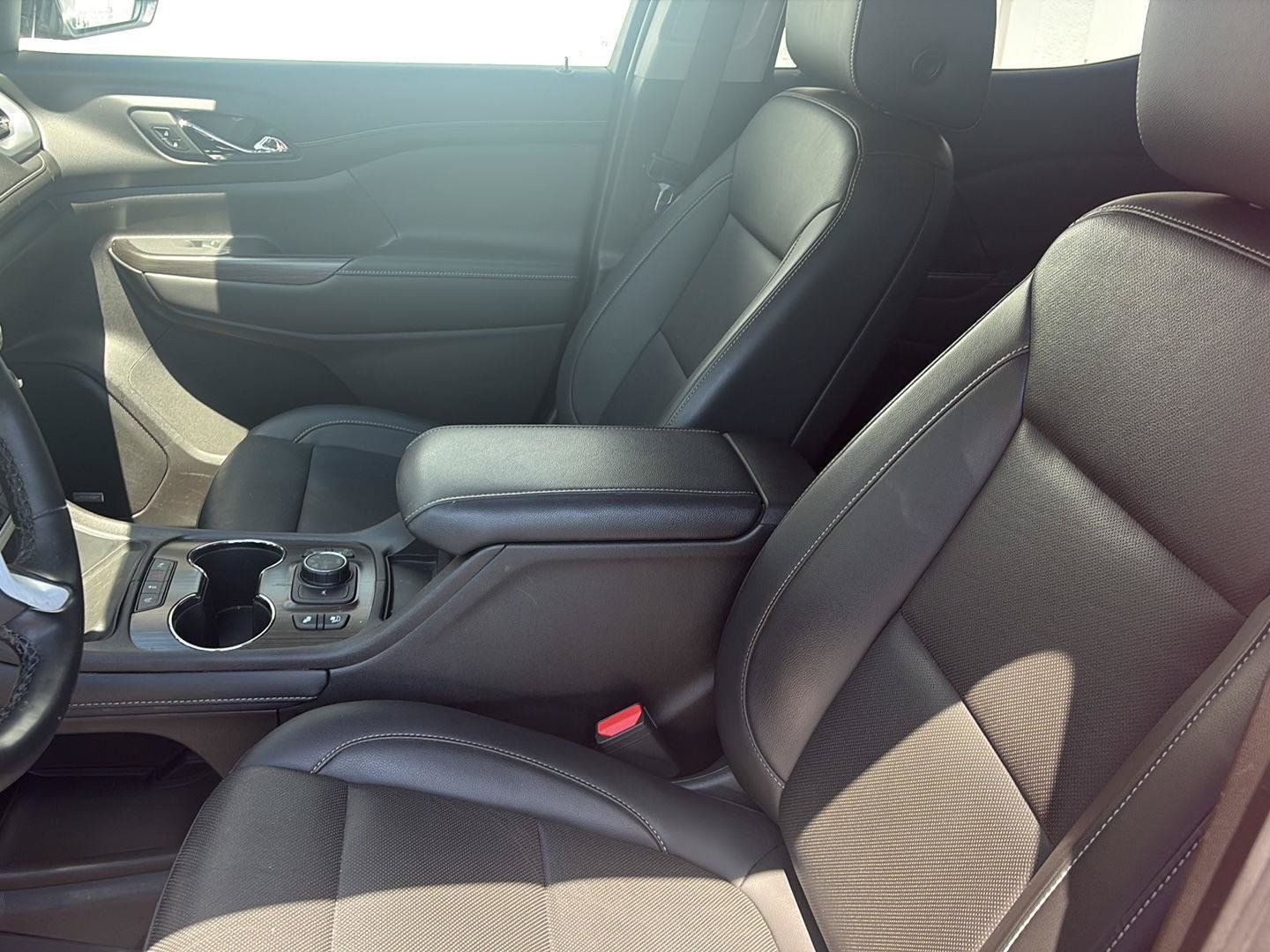 Used 2023 GMC Acadia SLT w/ Technology Package AWD/4WD image 13