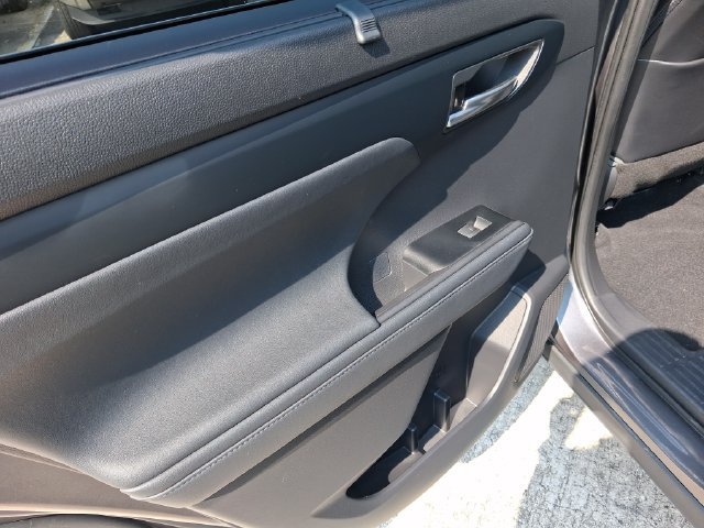 Used 2021 Toyota Highlander XLE FWD image 9