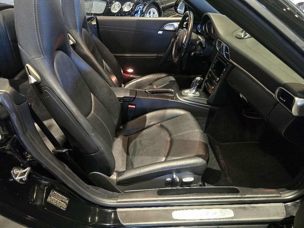 Used 2012 Porsche 911 Cabriolet image 19