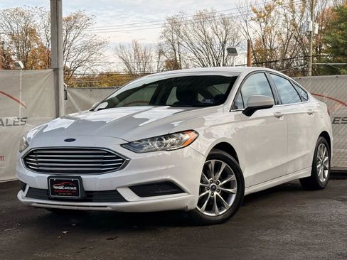 Used 2017 Ford Fusion SE w/ Fusion SE Technology Package image 1