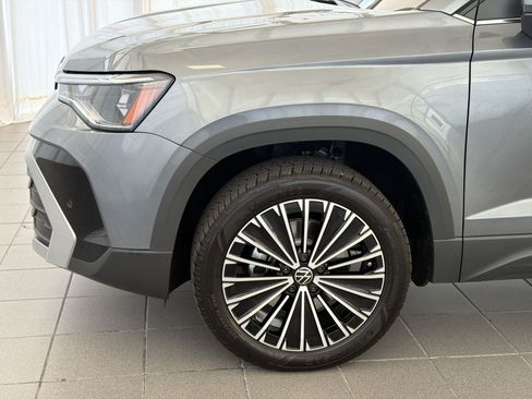 New 2026 Volkswagen Taos SE FWD image 12