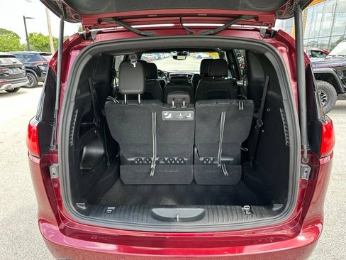 Used 2019 Chrysler Pacifica Touring-L FWD image 10
