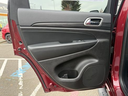 Used 2021 Jeep Grand Cherokee Laredo X image 31