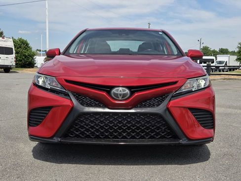Used 2020 Toyota Camry SE FWD image 8