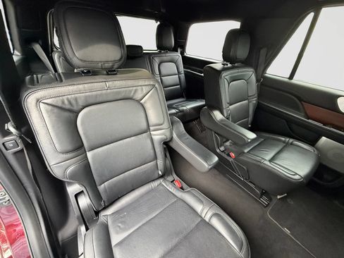Used 2018 Lincoln Navigator Reserve w/ Technology Package AWD/4WD image 19