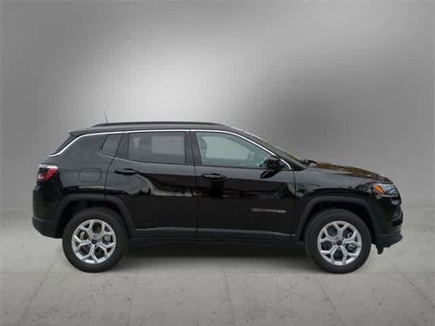 New 2026 Jeep Compass Latitude image 9