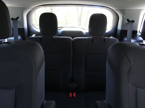 Used 2023 Ford Explorer XLT AWD/4WD image 15