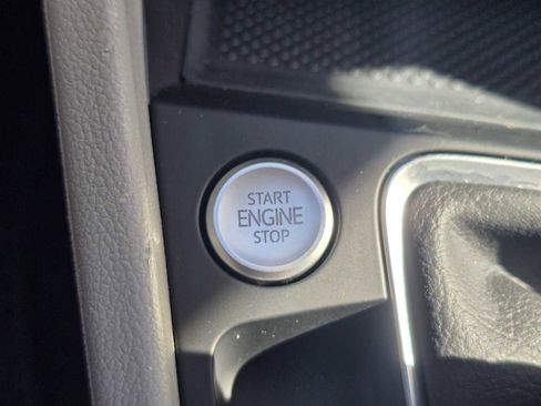 Used 2023 Volkswagen Jetta SE w/ Panoramic Sunroof Package image 34