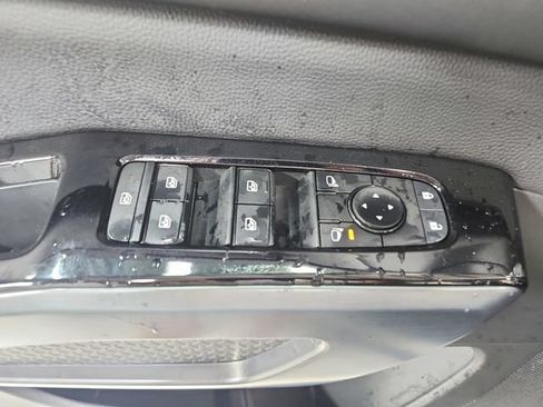 Used 2025 Nissan Pathfinder SL FWD image 30