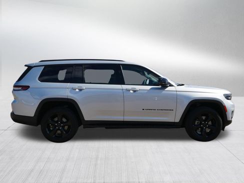 Used 2024 Jeep Grand Cherokee L Limited w/ Black Appearance Package AWD/4WD image 8
