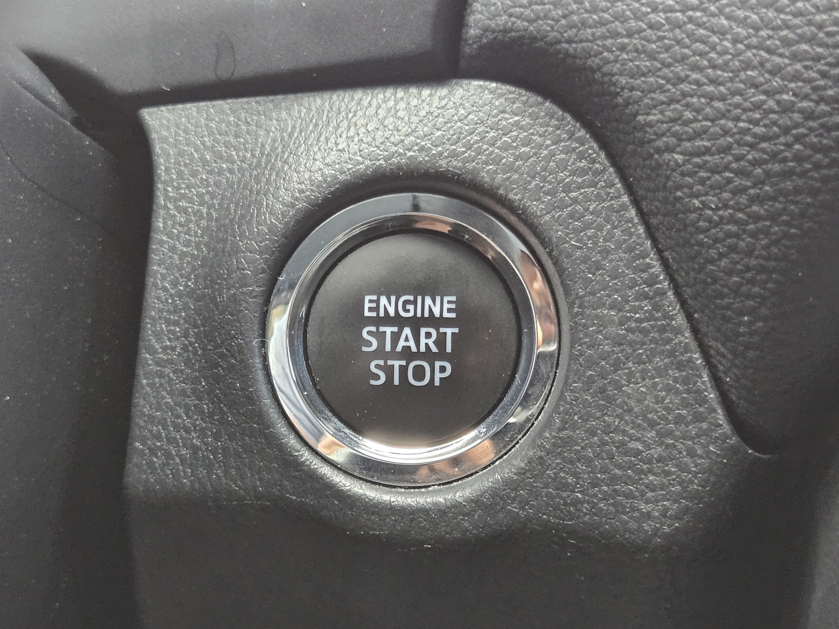 Used 2025 Toyota RAV4 XLE FWD image 32