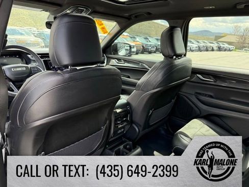 Used 2023 Jeep Grand Cherokee L Laredo AWD/4WD image 27