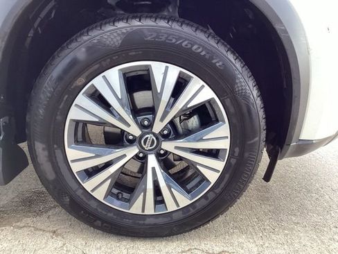 Used 2021 Nissan Rogue SV image 9