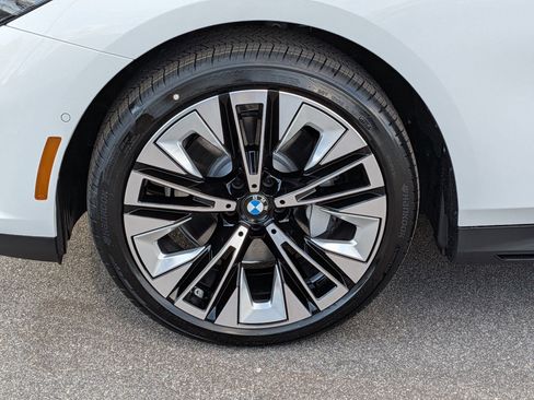 New 2026 BMW 530i xDrive w/ Premium Package image 10