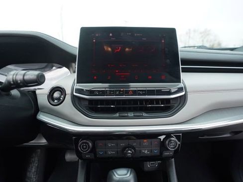 Used 2024 Jeep Compass Limited image 29