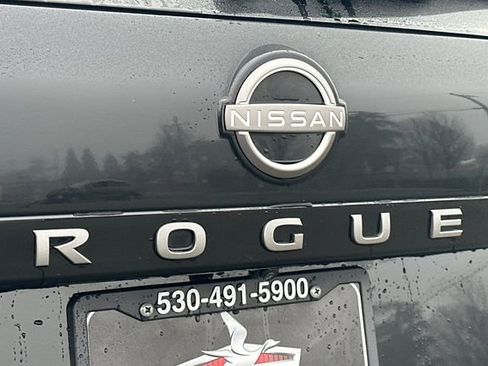 Used 2024 Nissan Rogue S image 32