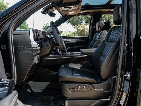 Used 2025 Cadillac Escalade V image 33