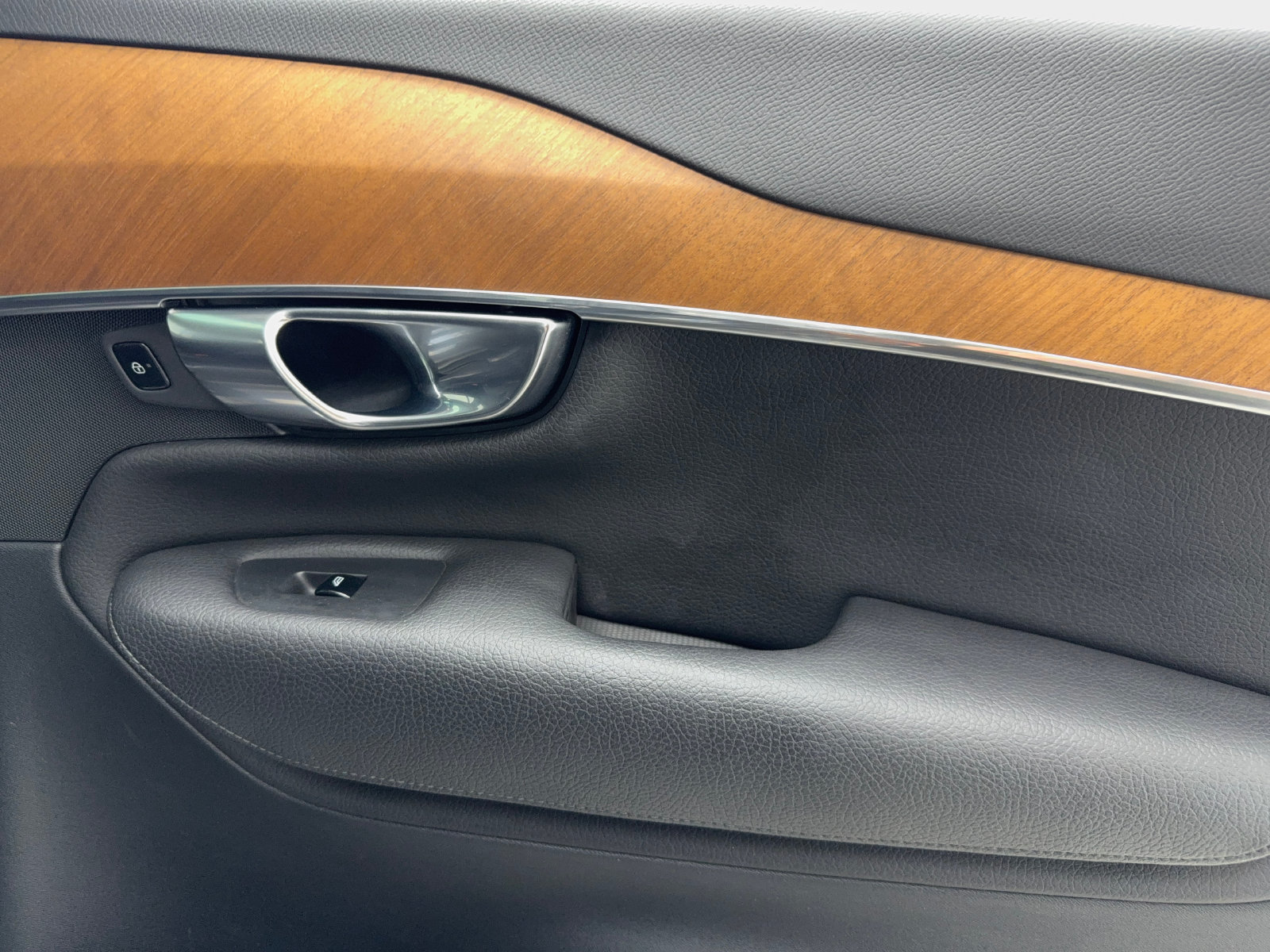 Used 2021 Volvo XC90 T6 Momentum w/ Protection Package Premier AWD/4WD image 49