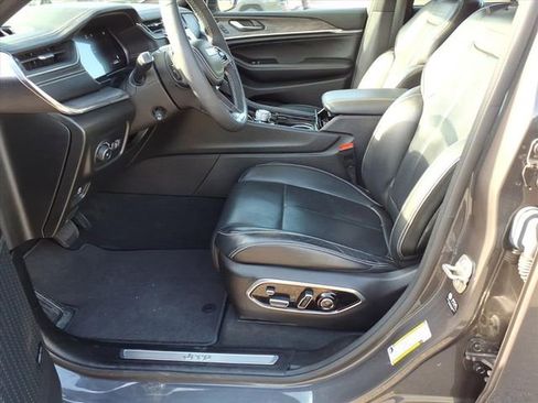 Used 2023 Jeep Grand Cherokee L Overland w/ Luxury Tech Group IV image 12