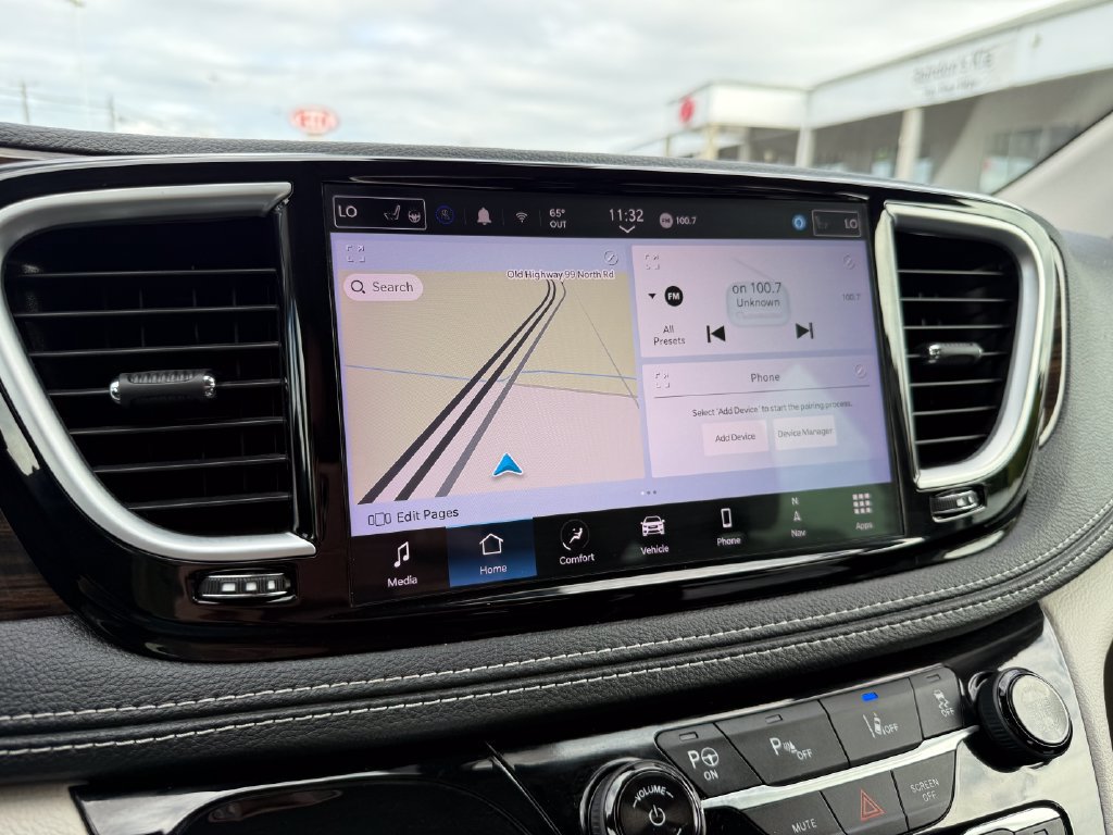 Used 2022 Chrysler Pacifica Limited w/ Uconnect Theater Family Group FWD image 29