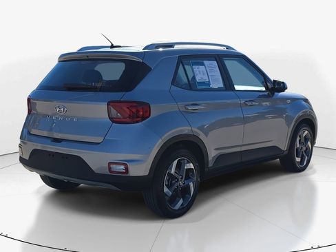 Used 2024 Hyundai Venue SEL image 5