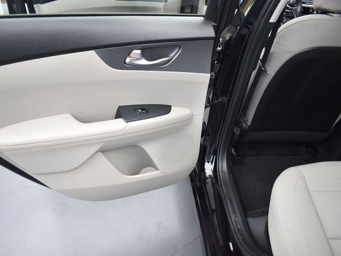 Used 2021 Kia Forte LXS FWD image 39