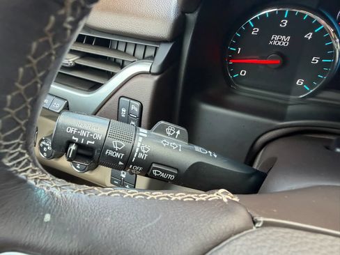 Used 2020 Chevrolet Suburban Premier AWD/4WD image 22