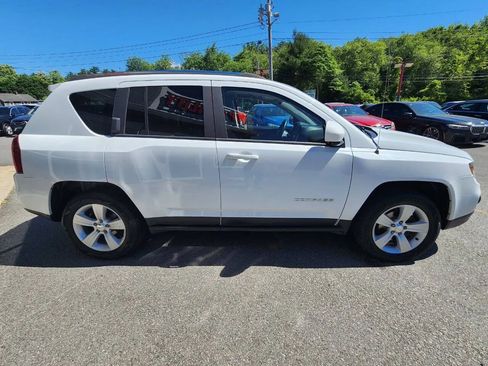 Used 2014 Jeep Compass Latitude w/ Sun/Sound Group AWD/4WD image 4