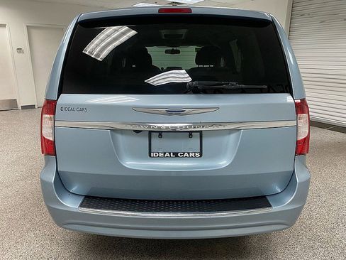 Used 2016 Chrysler Town & Country Touring w/ Driver Convenience Group image 6