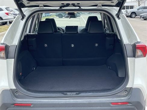 Used 2021 Toyota RAV4 XLE Premium image 29