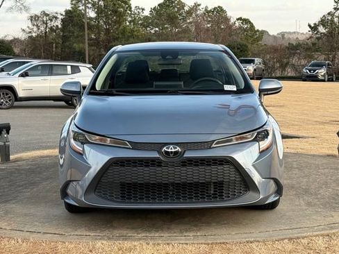 Used 2020 Toyota Corolla LE image 2