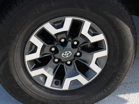 Certified 2020 Toyota Tacoma TRD Off-Road image 10