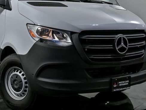 Used 2022 Mercedes-Benz Sprinter 2500 image 2