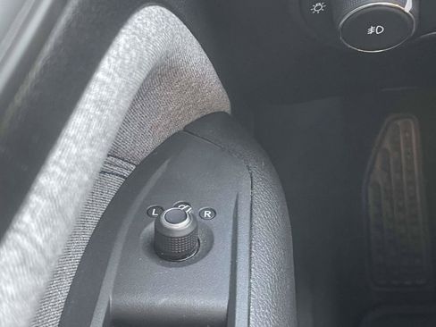 Certified 2025 Jeep Compass Latitude w/ Sun & Sound Group AWD/4WD image 28