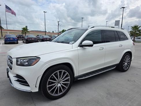 Used 2022 Mercedes-Benz GLS 450 4MATIC image 3
