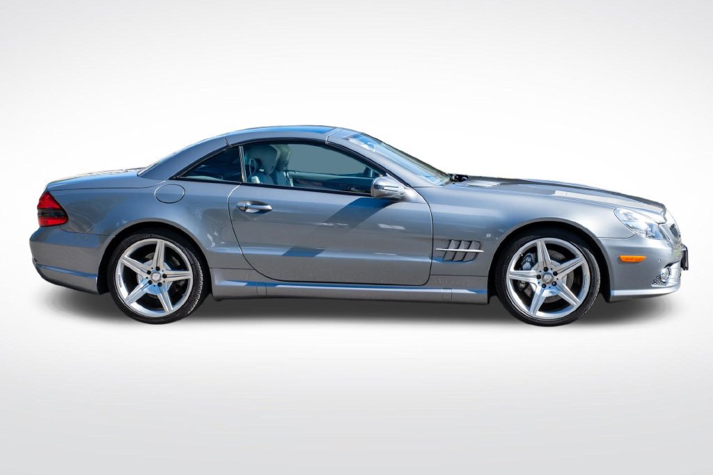 Used 2011 Mercedes-Benz SL 550 image 40