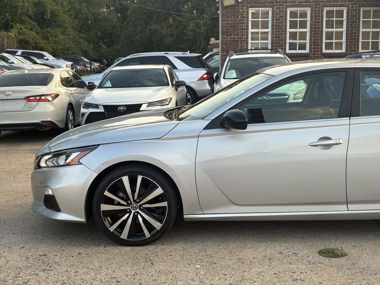 Used 2021 Nissan Altima 2.5 SR FWD image 11