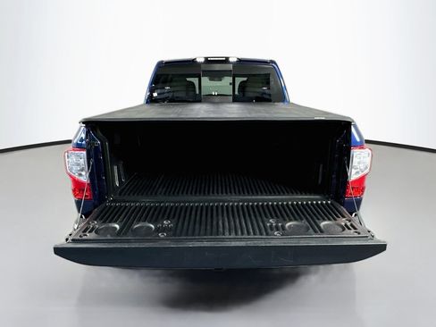 Used 2018 Nissan Titan SV AWD/4WD image 29