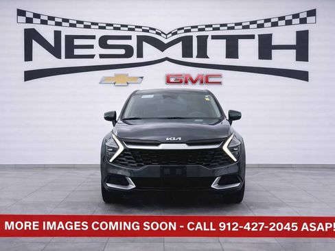 Used 2024 Kia Sportage LX image 3