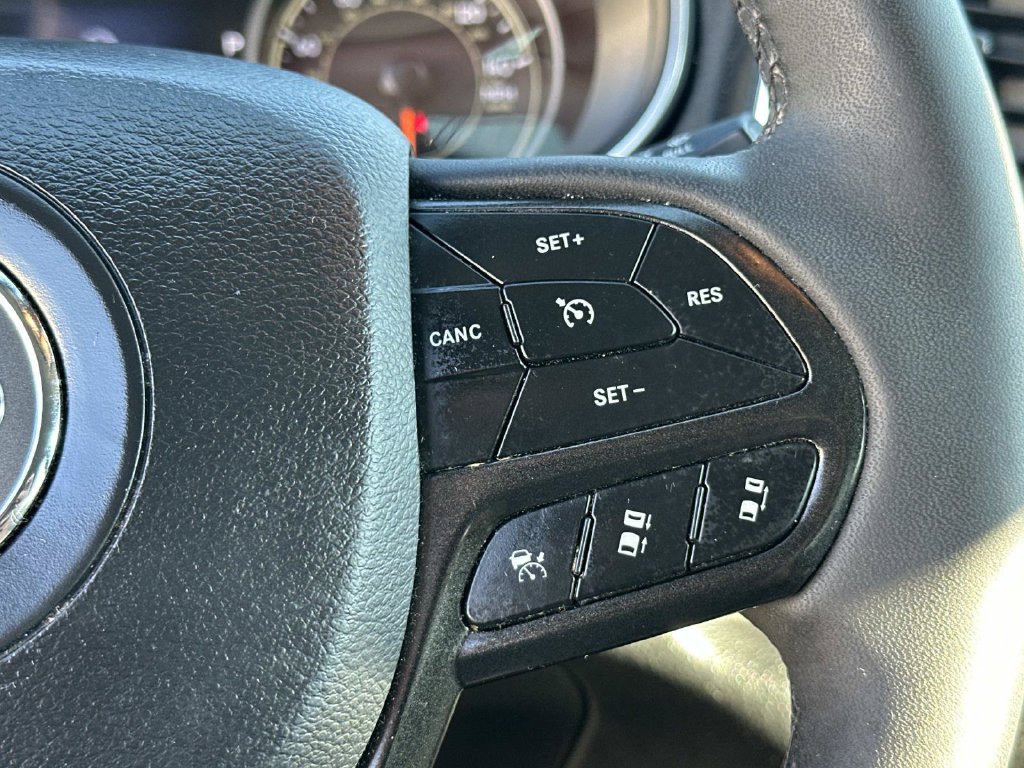 Used 2022 Jeep Cherokee Trailhawk w/ Sound & Nav Group AWD/4WD image 32