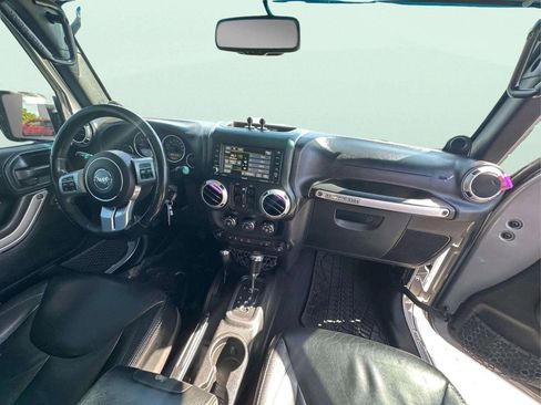 Used 2013 Jeep Wrangler Unlimited Rubicon AWD/4WD image 16