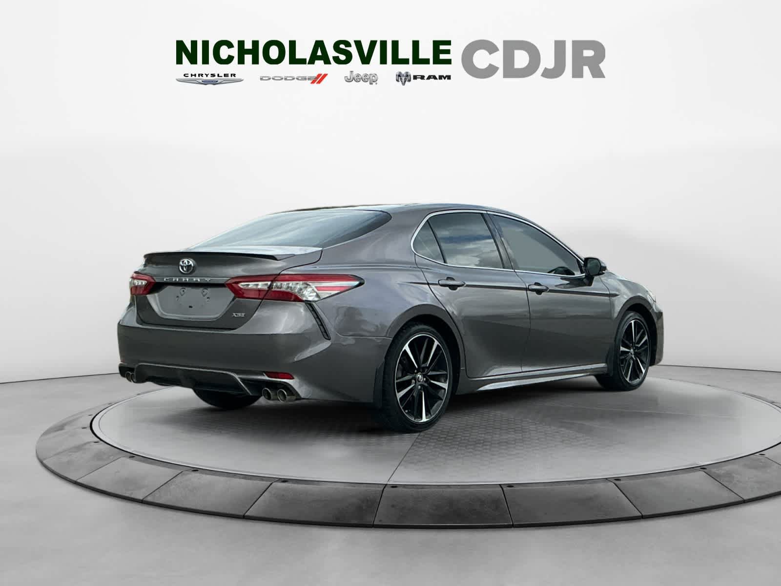 Used 2018 Toyota Camry XSE FWD image 5
