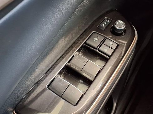 Used 2025 Toyota Crown Platinum AWD/4WD image 19