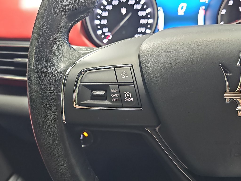 Used 2020 Maserati Levante AWD/4WD image 19