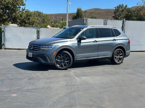 Used 2022 Volkswagen Tiguan SE FWD image 1