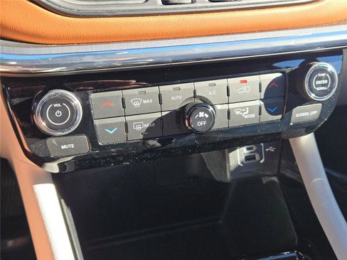 Certified 2022 Jeep Compass Limited image 29