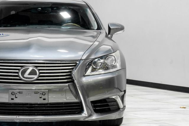 Used 2017 Lexus LS 460 w/ Comfort Package RWD image 60
