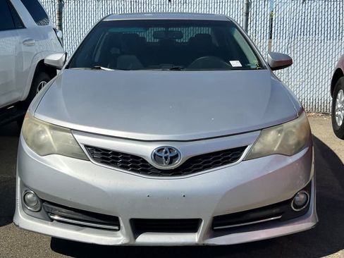 Used 2013 Toyota Camry SE w/ Convenience Pkg image 2