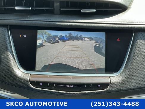 Used 2018 Cadillac XT5 Luxury w/ Driver Awareness Package FWD image 17